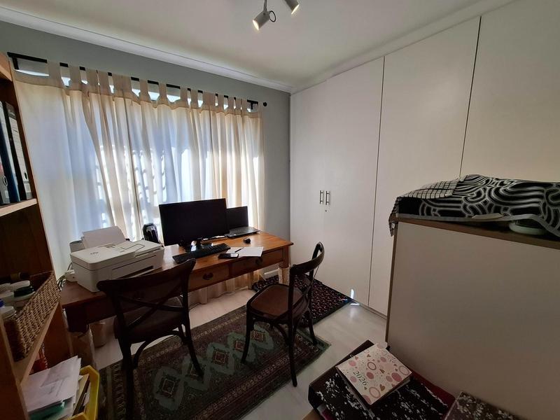 To Let 3 Bedroom Property for Rent in Land and Zeezicht Western Cape